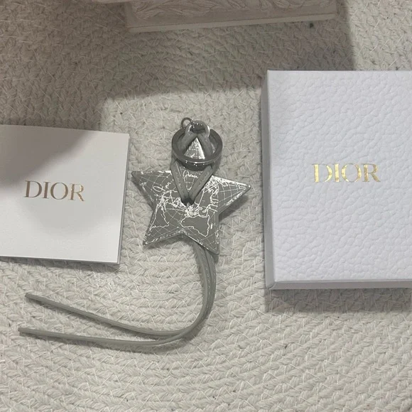 New in Box Dior VIP Silver Around the World Star Keychain w/ Leatherette… - Picture 6 of 6